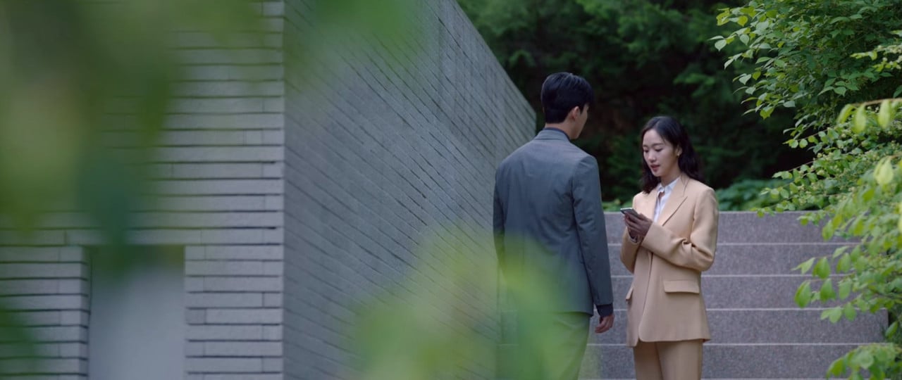 A still from Little Women (2022), filmed against the long granite wall that connects the house’s interconnected volumes (Photo: TVN South Korea)