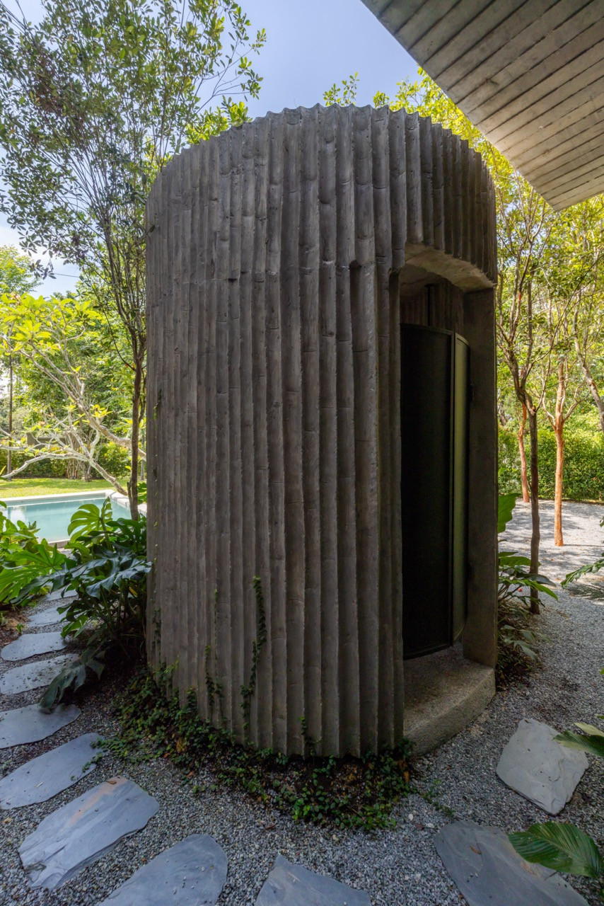 The powder room pavilion is cast in concrete using bamboo formwork