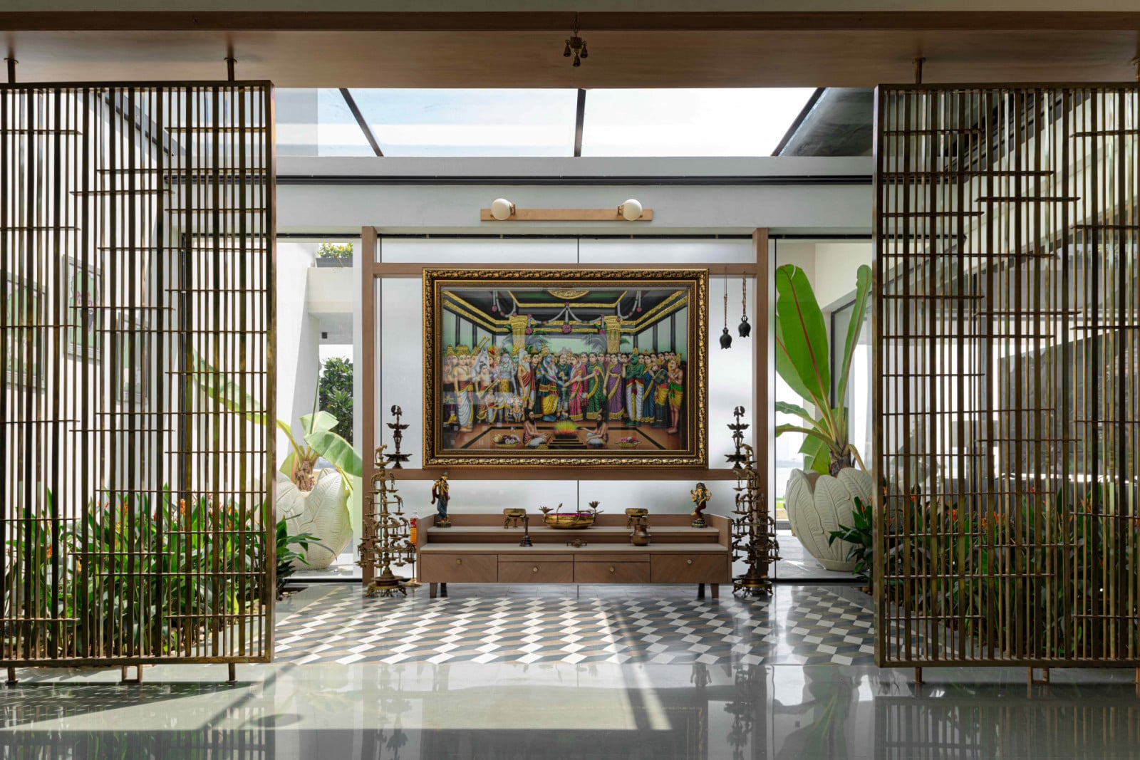 Natural light permeating through the skylight into the voluminous entrance hall