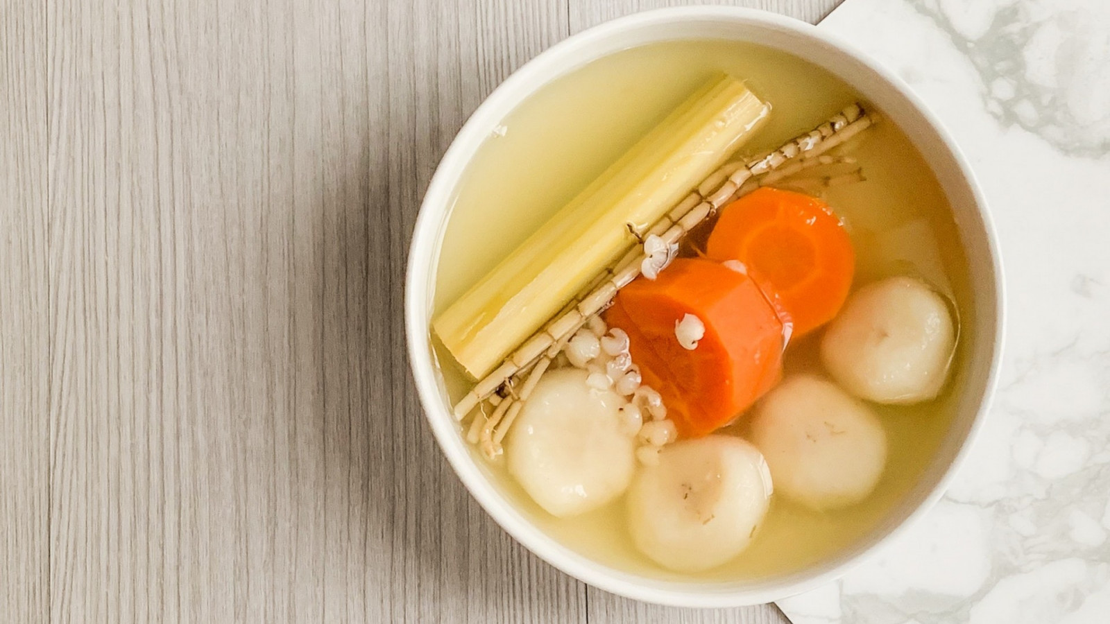 Herbal infusion with fresh papaya, water chestnuts, and Job's Tears.