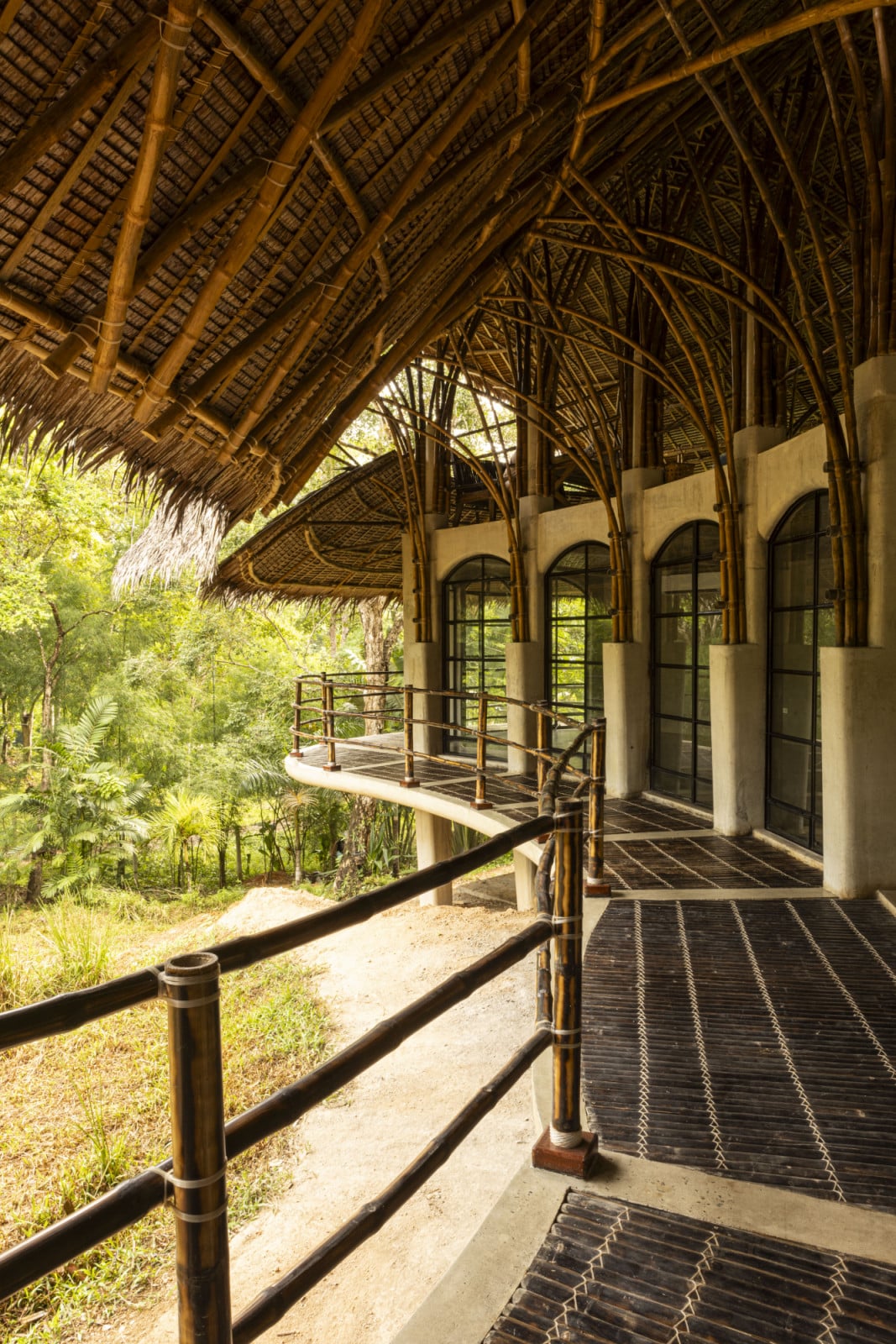 House Formo is a three-bedroom villa organised around a circular plan, built using approximately 1,600 bamboo (bayog) and a 5,000-piece pawid roof. Designed for typhoon resilience and natural ventilation, the house operates without air-conditioning