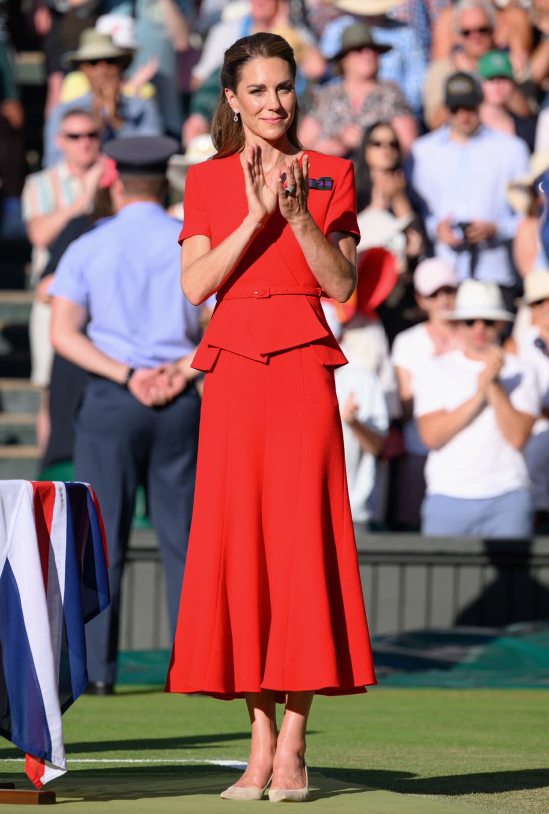 LONDON, ENGLAND - JULY 11: Catherine, Princess of Wales stands on Centre Court to present The Venus Rosewater Dish to the 2026 Wimbledon ladies' champion, Linda Noskova during day thirteen of the 2026 Wimbledon Tennis Championships at All England Lawn Tennis and Croquet Club on July 11, 2026 in London, England. (Photo by Karwai Tang/WireImage)