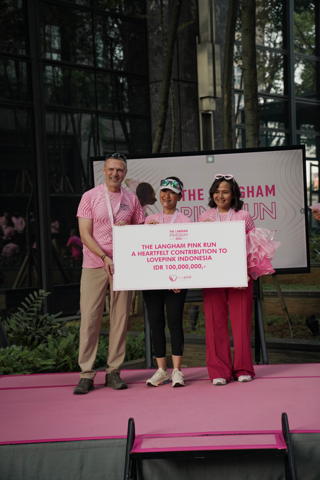 Bersama Love Pink Indonesia, The Langham Pink Run 2026 meningkatkan kesadaran akan pentingnya deteksi dini kanker payudara.