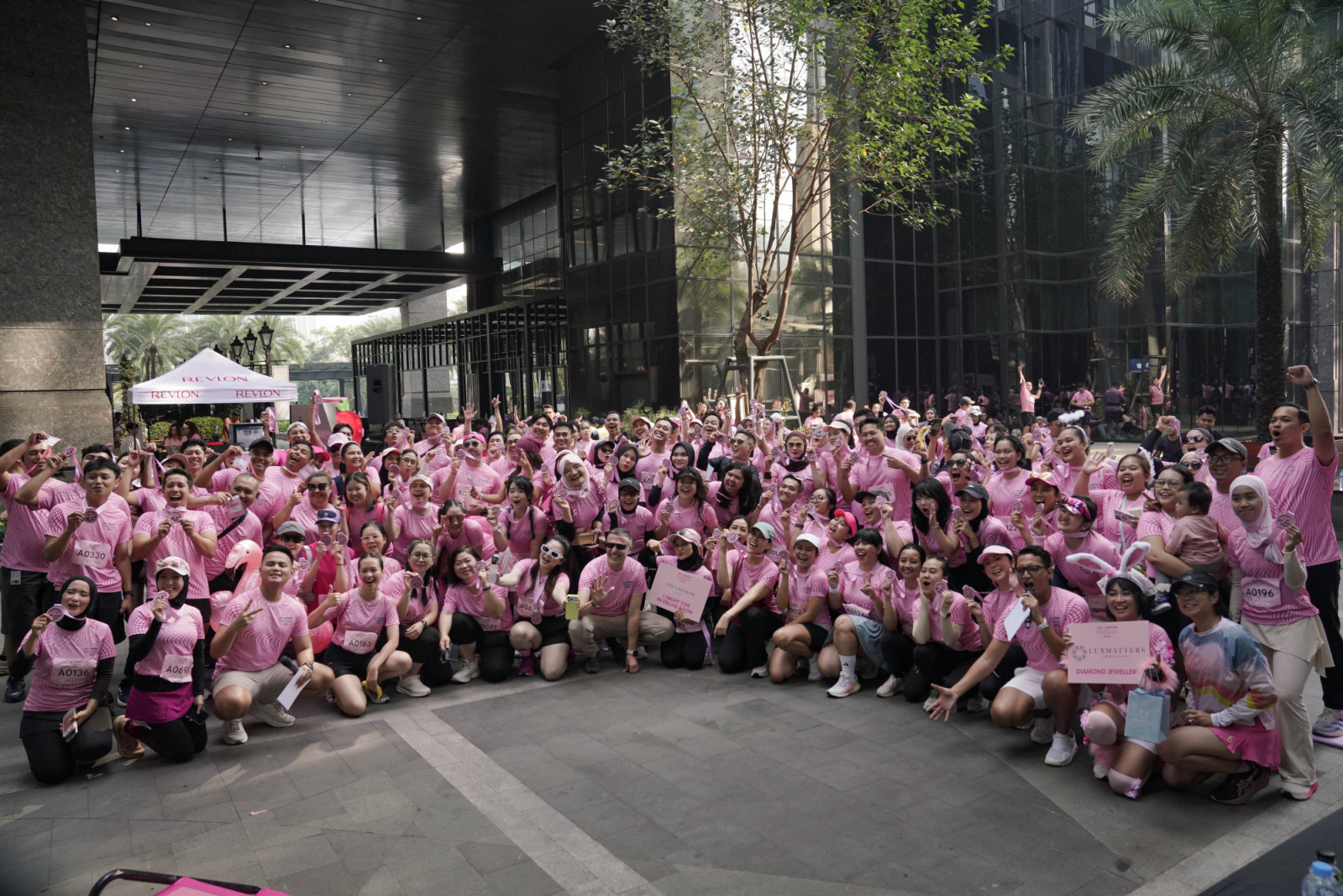 The Langham Pink Run 2026 mengajak ratusan peserta merayakan gaya hidup sehat sekaligus mendukung perjuangan melawan kanker payudara.