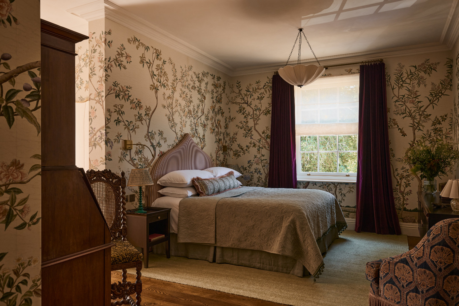 The secondary bedroom of a Surrey, England family home designed by Linda Boronkay of Boronkay Studio