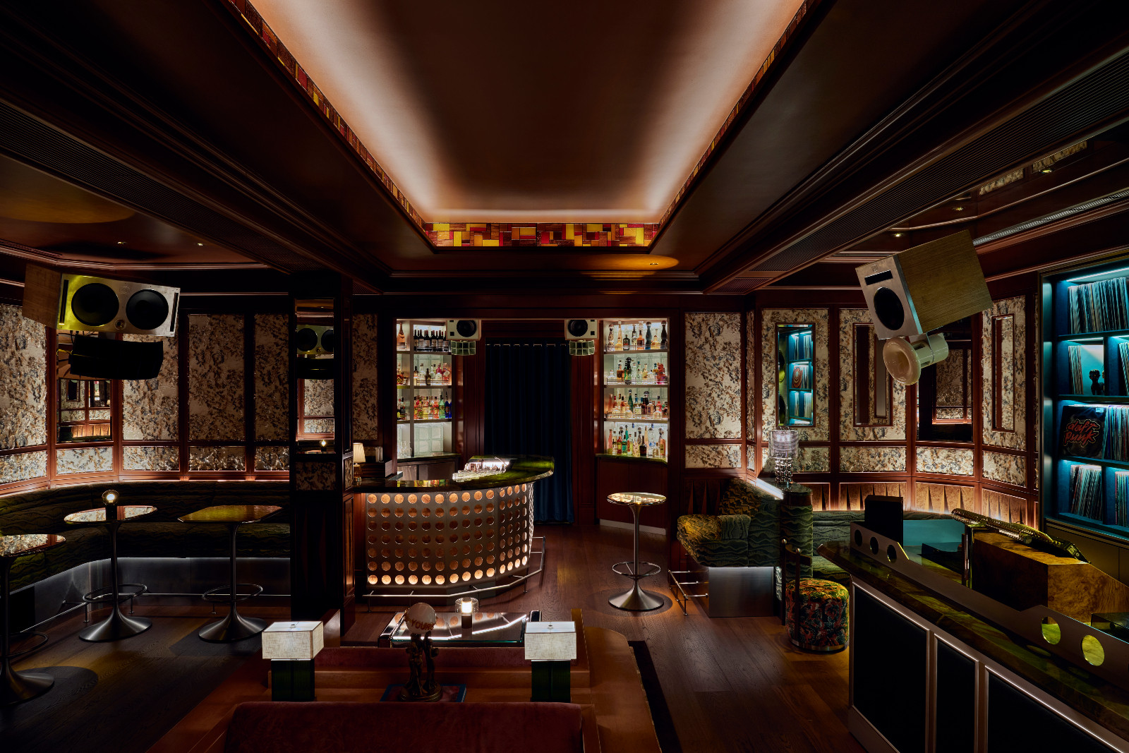 A look inside the new Dragon-i with Tiffany Stained Glass details