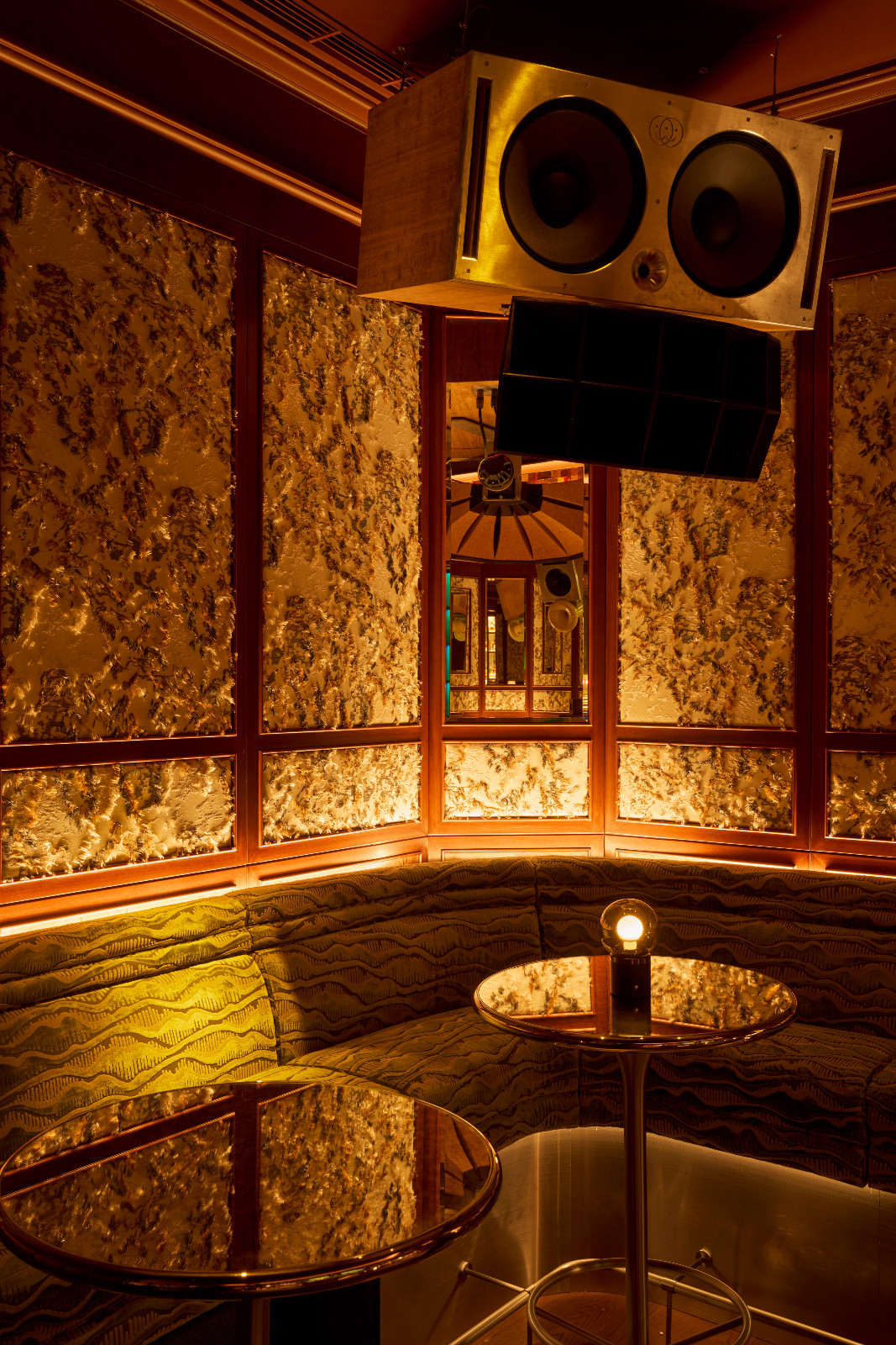 Intricate fabric panels and robust speaker systems at Dragon-i