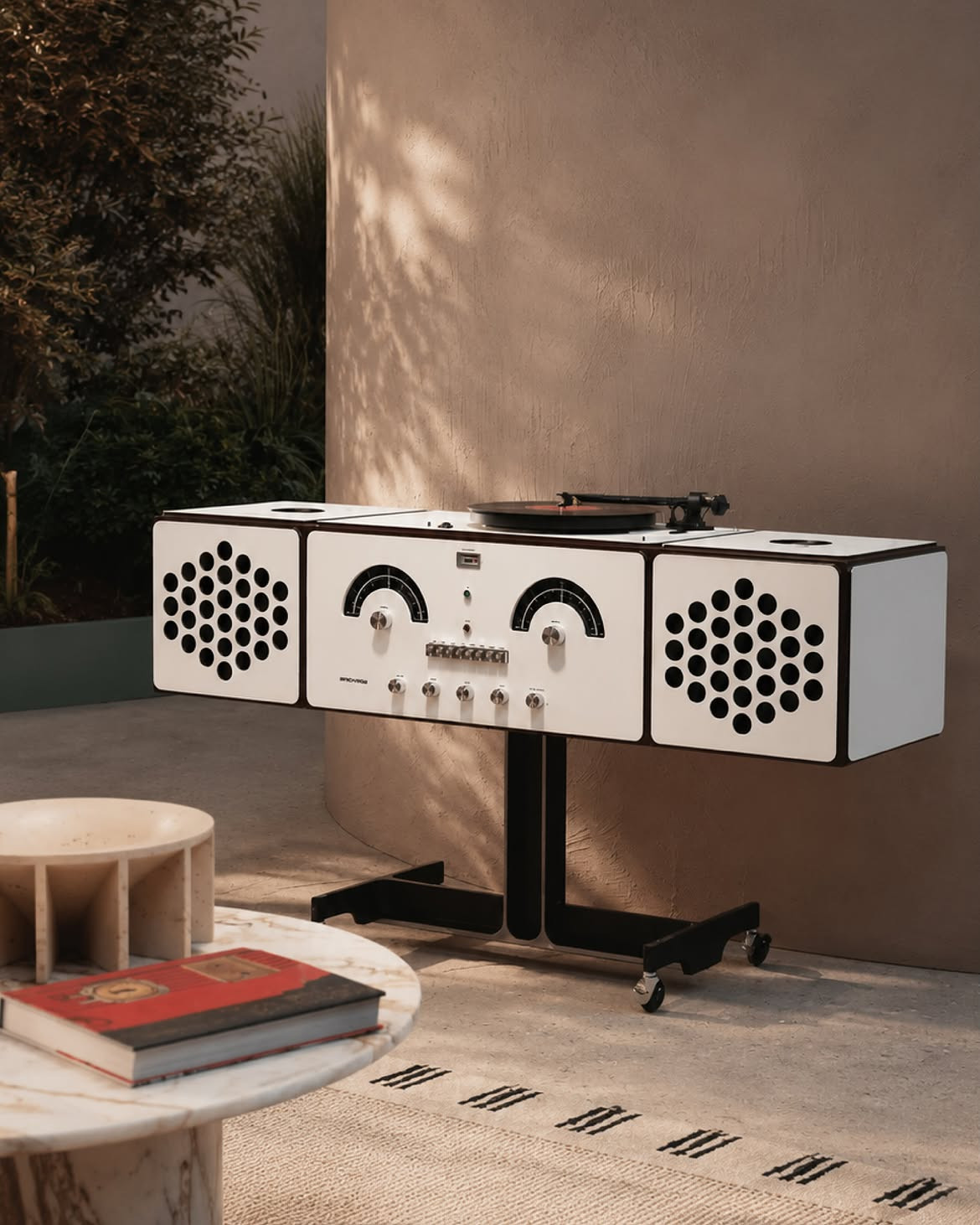 The Brionvega Radio Fonografo RR226 with modular speaker wings (Photo: Instagram / @ciaocucine_)