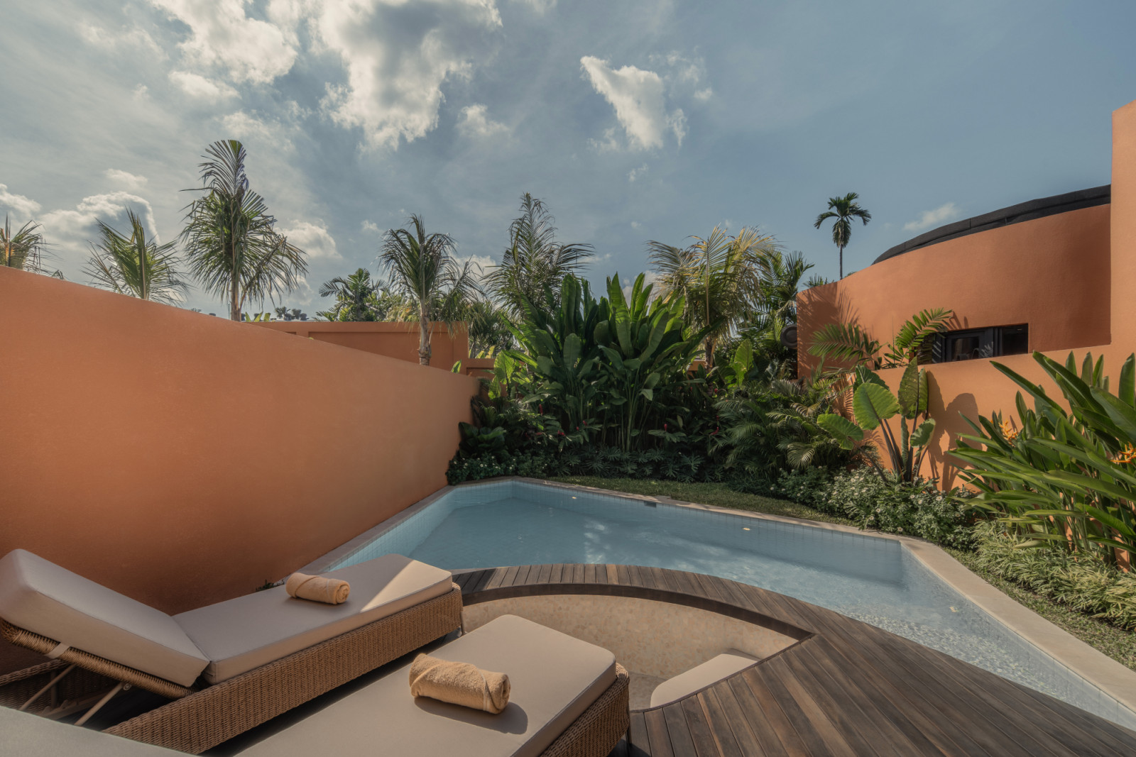Earthy materials, thoughtful design, and a slower
pace of living come together in Seminyak