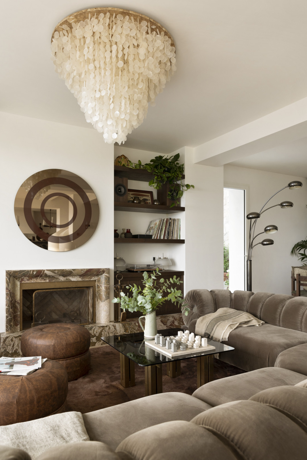 The original fireplace finished in Diaspro marble from Sicily