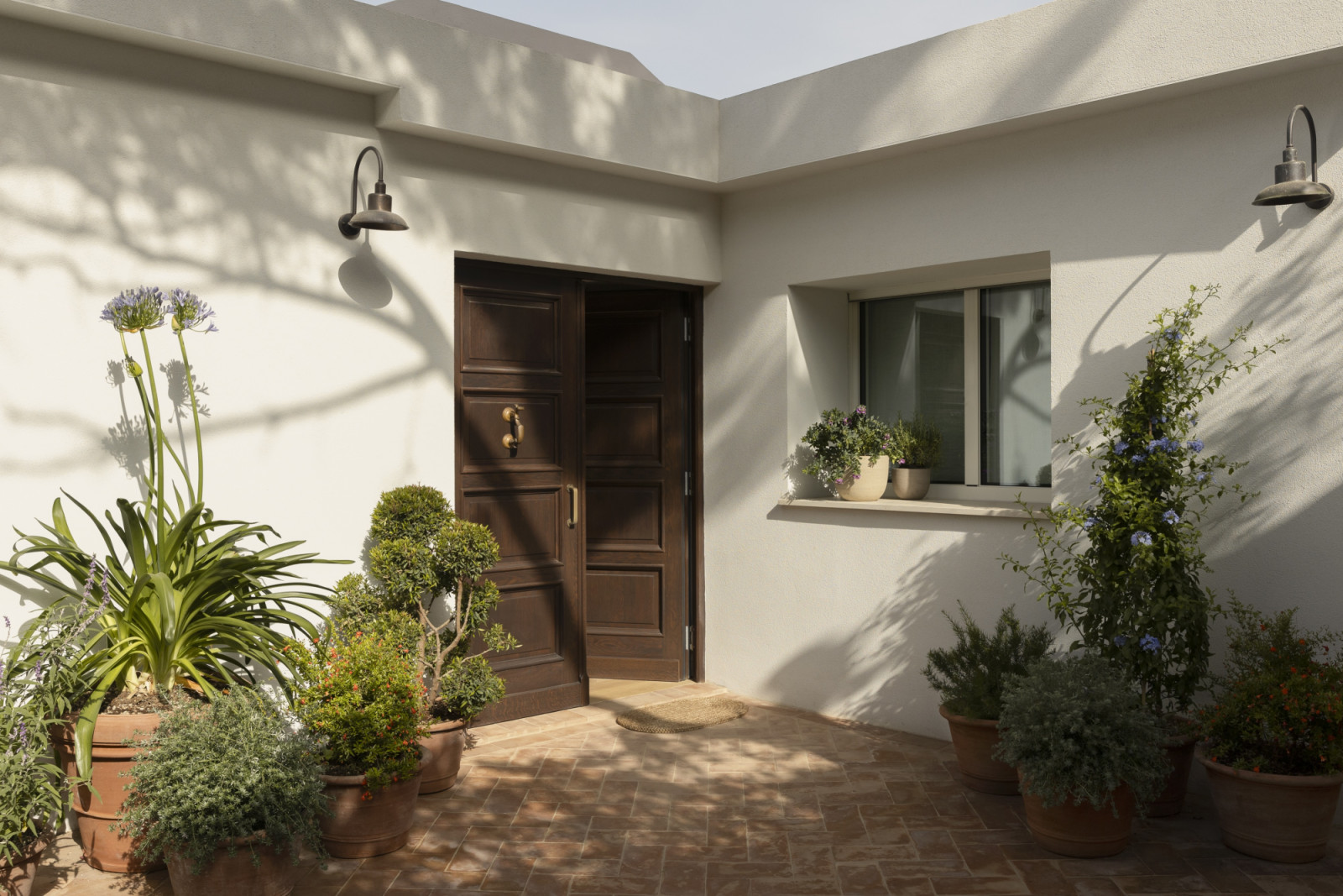 Rather than imposing a conventional Tuscan farmhouse aesthetic on the house, Charles looked to the villa’s original architecture