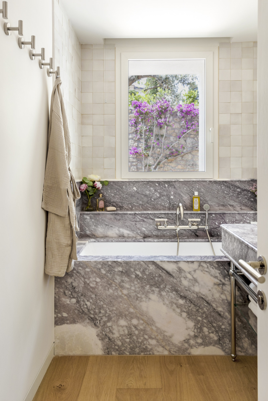 Calacatta Viola Lilla for the vanity and bathtub