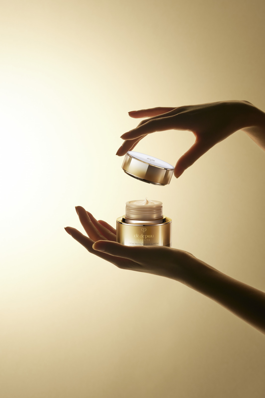 Clé de Peau Beauté Crème Restauratrice Suprême, a premium restorative face cream.