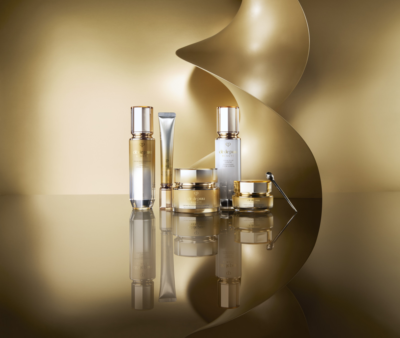 Clé de Peau Beauté Crème Restorative Crème Suprême. This luxury face cream is part of the brand's premium skincare collection.