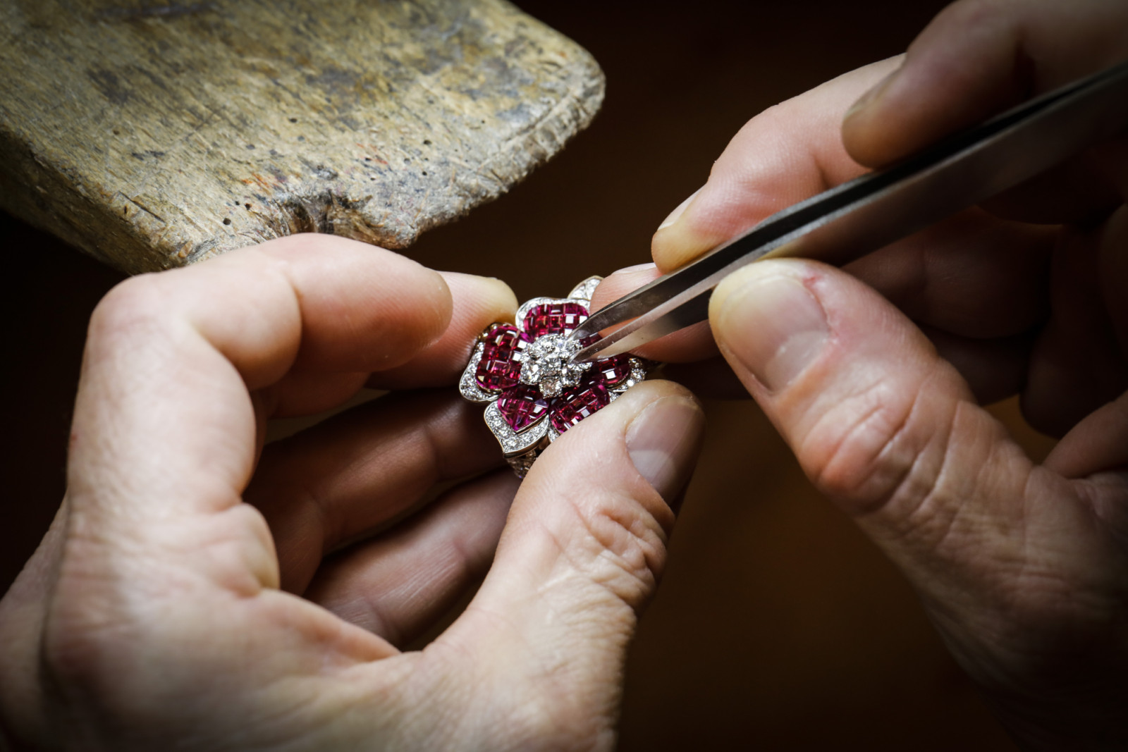 Jo_11- Travail de joaillerie, assemblage. / Jewelry work, assembling.