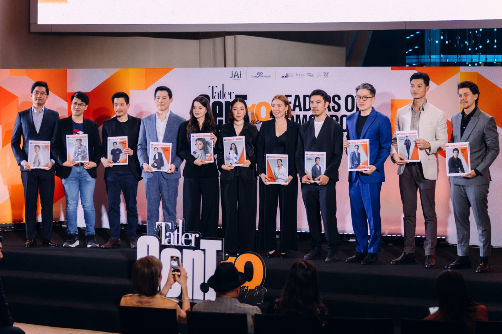 Tatler Gen.T ทั้ง ‘ผู้นำแห่งอนาคต’ และ ‘ผู้นำในปัจจุบัน’ กับปกพิเศษของนิตยสาร Tatler ในการเฉลิมฉลองครบรอบ 10 ปี Tatler Gen.T Leaders of Tomorrow (ภาพ: Tatler Thailand)