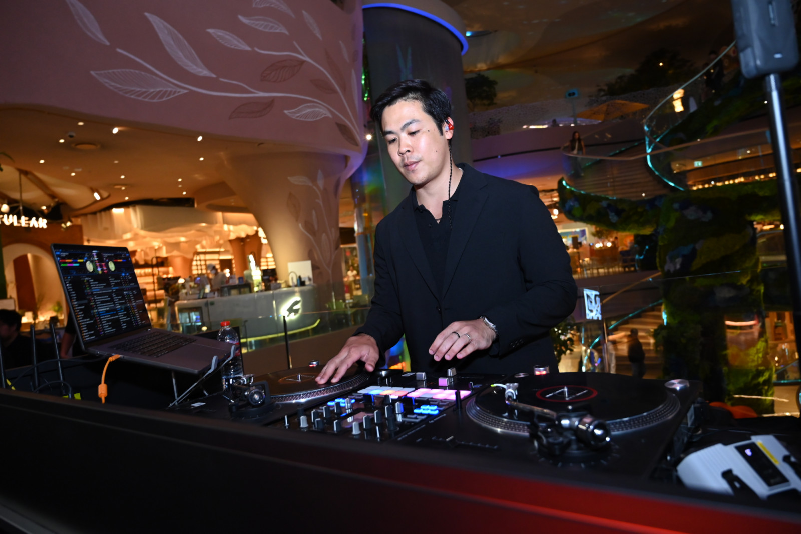 กล่อมบรรยากาศความสนุกสนาน (ภาพ: Tatler Thailand)