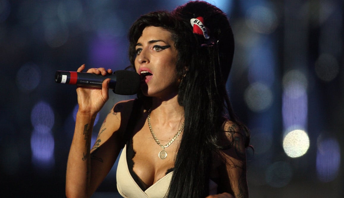 Amy Winehouse was often seen performing with with Star of David necklace (Photo: courtesy of Getty Images / Dan Kitwood)