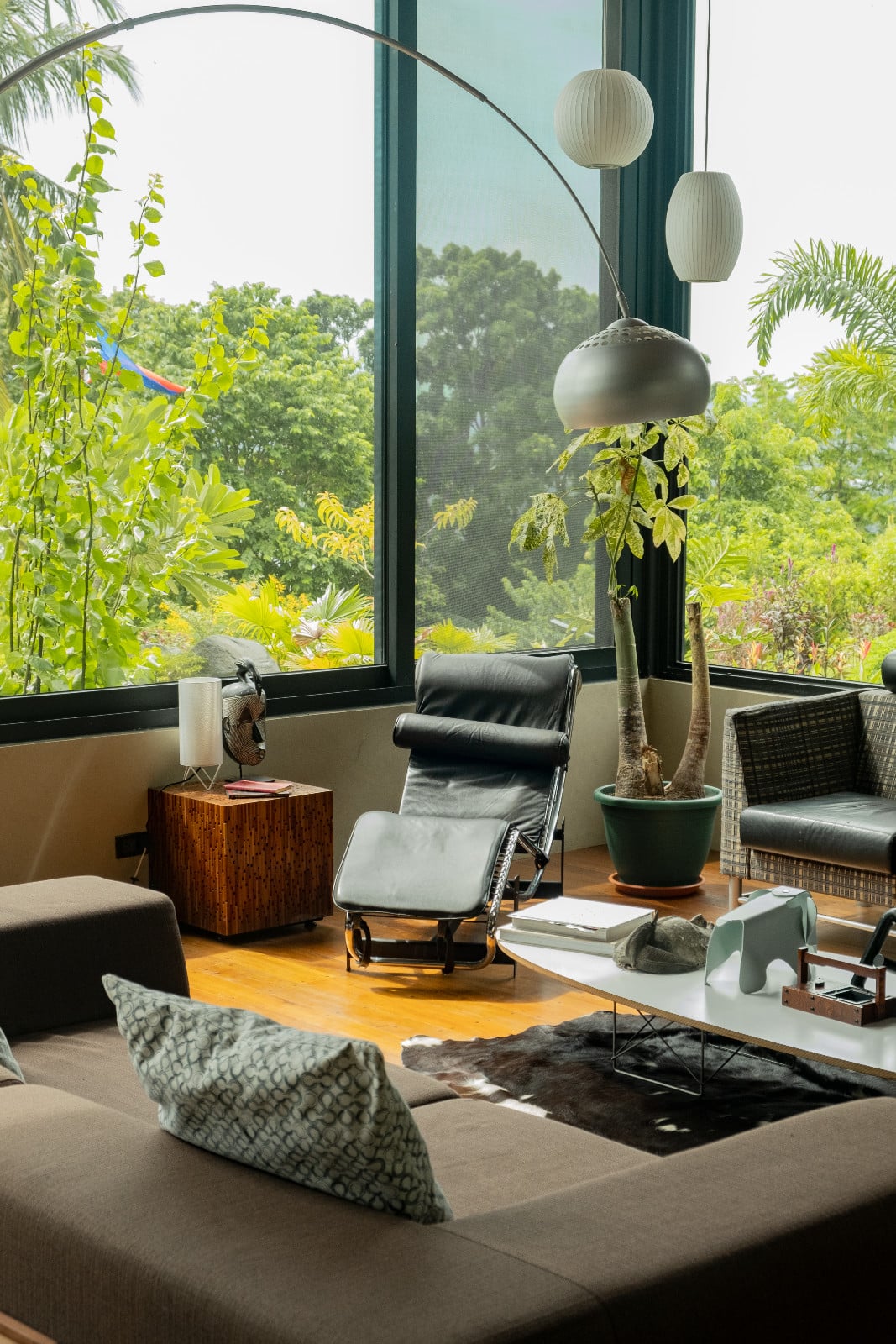 The living room in Tanua Private Retreat, Batangas, designed by Martin and Melissa Rosario (Photo: Zo Torres)