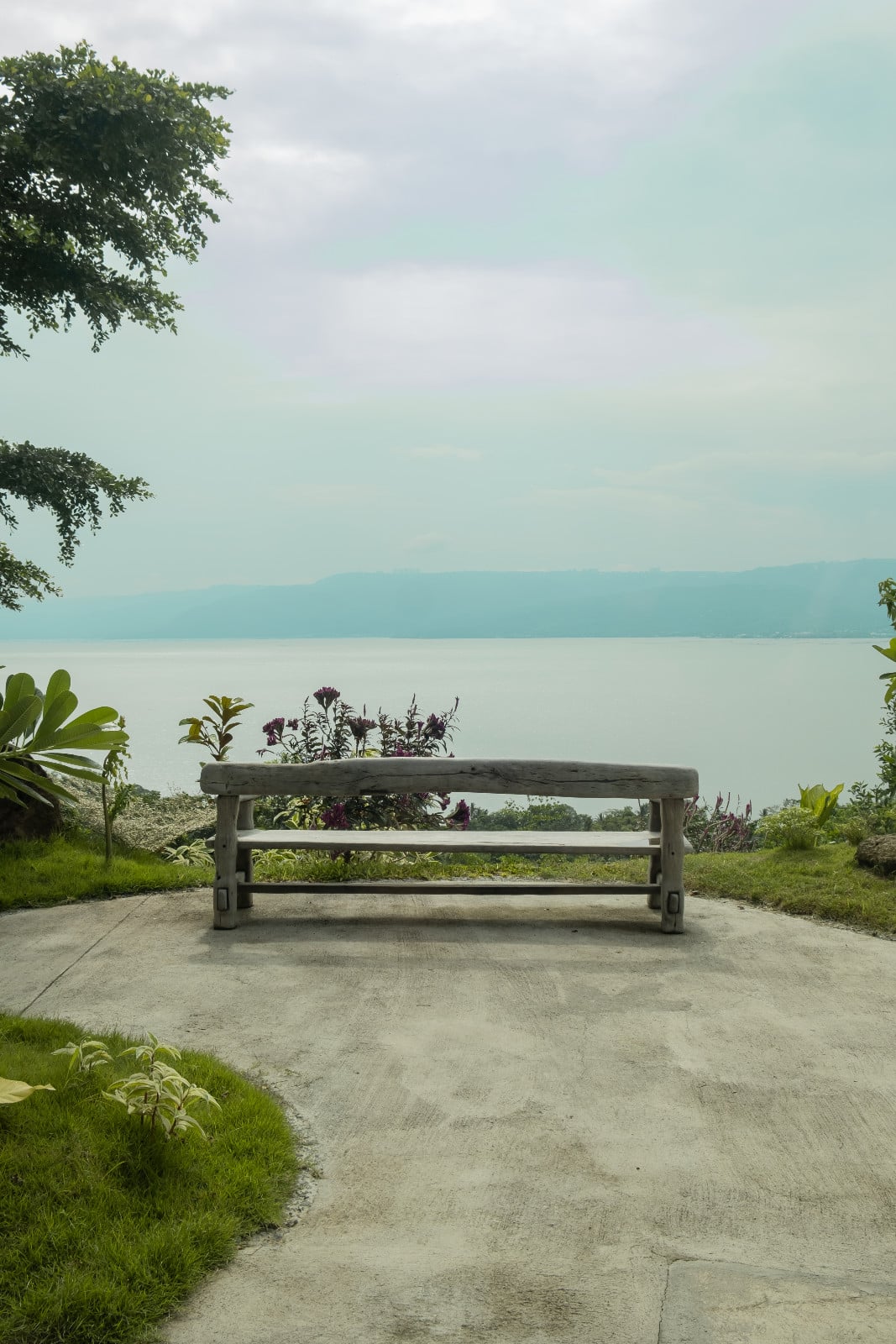 Serene scenes of the outdoors in Tanua Private Retreat, Batangas, designed by Martin and Melissa Rosario (Photo: Zo Torres)