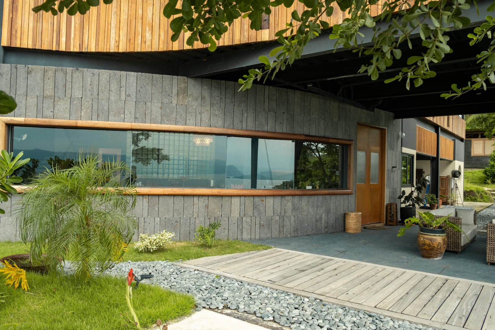 The exterior of Tanua Private Retreat, Batangas, designed by Martin and Melissa Rosario (Photo: Zo Torres)