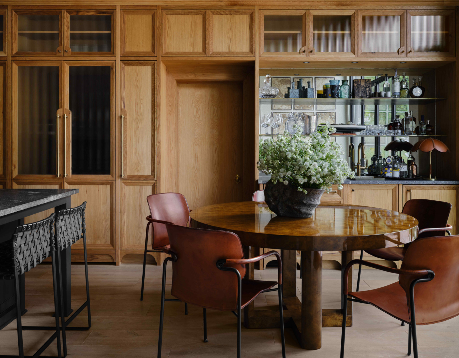 Original Lalanda dining chairs by Gianfranco Frattini at the dining area