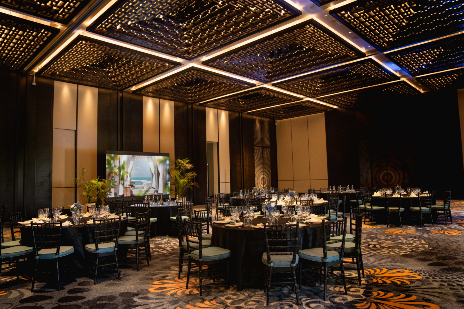 Regent Bali Canggu memperkenalkan Regent Ballroom, sebuah ruang acara mewah yang dirancang untuk menjawab kebutuhan pertemuan dan perayaan dengan sentuhan elegan khas Regent.