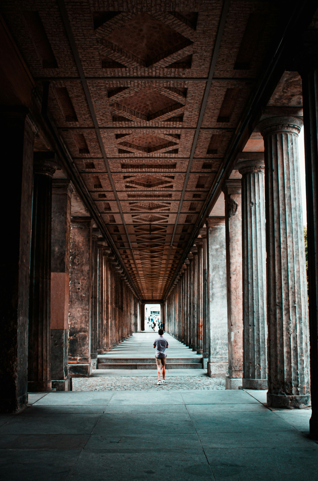 The coffered ceiling of the museum’s colonnade, restored after wartime damage (Photo: Unsplash/Alexandre Barbosa)