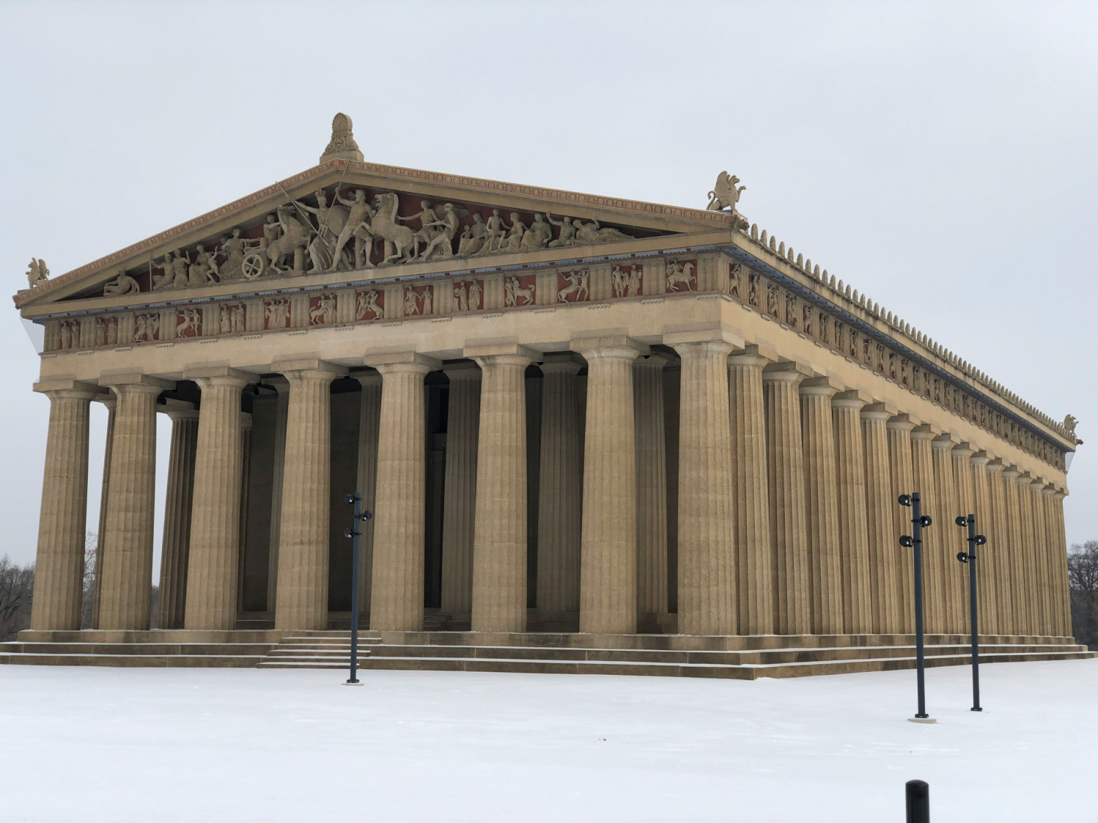 Nashville’s Parthenon replica, its pediment sculpture and painted metopes reconstructed to match the Athenian original in full colour (Photo: Unsplash/Joshua Woods)