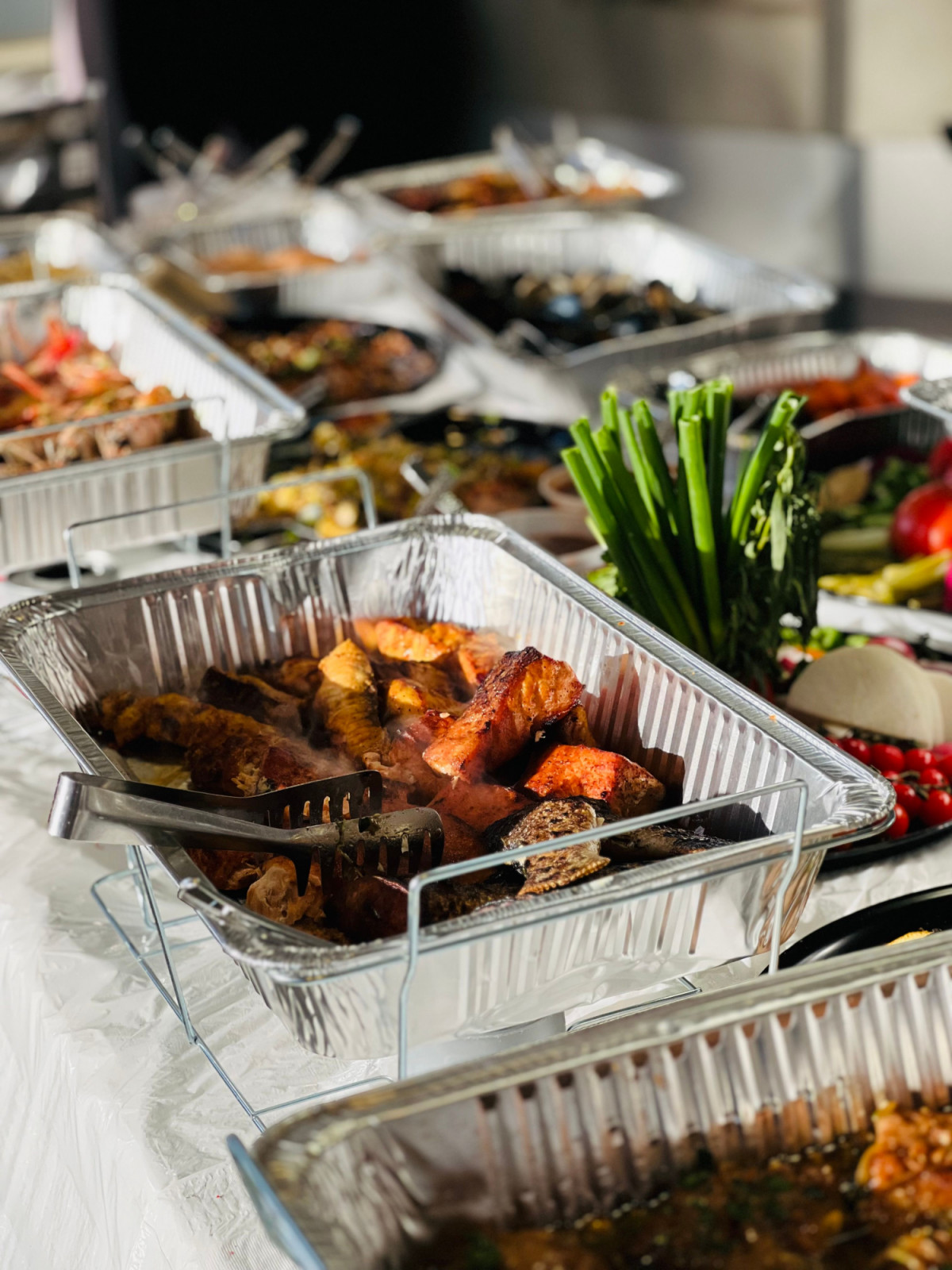 Where to order food trays and party trays (Photo: Pexels / Planka)