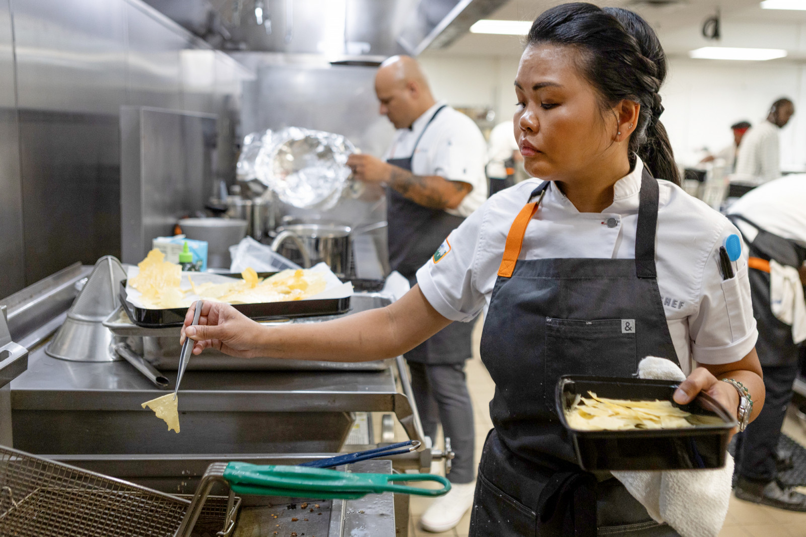 TOP CHEF -- "Cut and Dry" Episode 2305 -- Pictured: (l-r) Jonathan Dearden, Rhoda Magbitang -- (Photo by: Paul Cheney/Bravo)