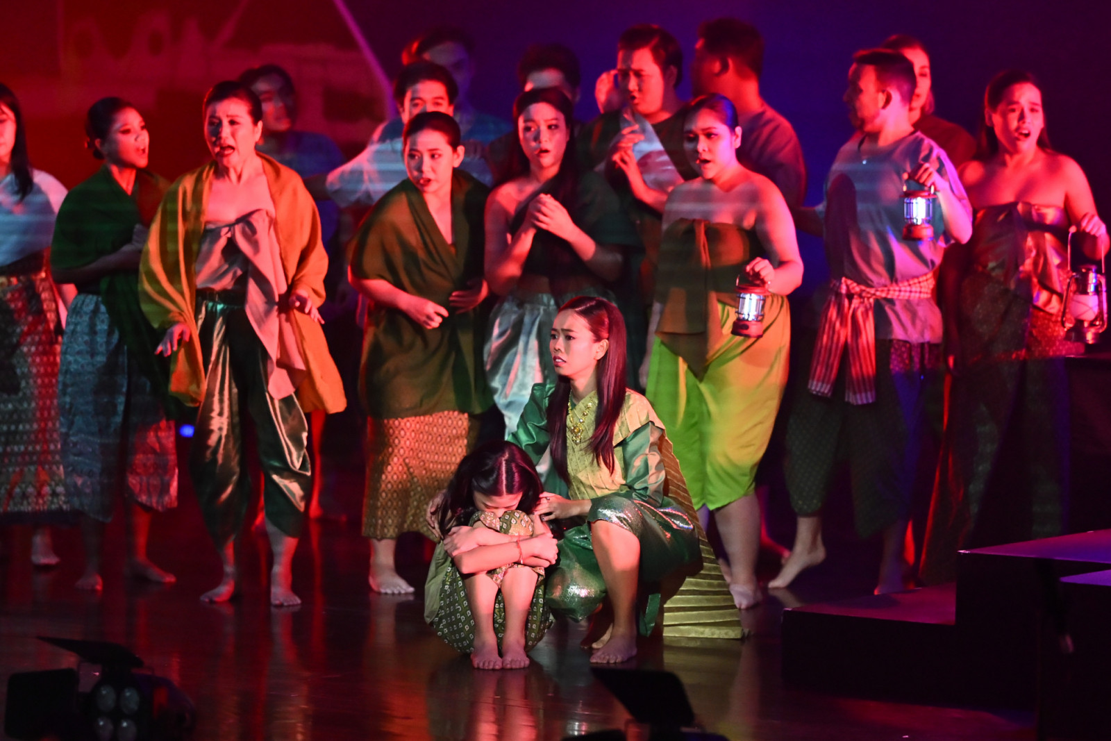 โอเปร่า ‘MAE NAAK: THE CLASSIC OPERA’ ประพันธ์โดย สมเถา สุจริตกุล ที่นำตำนานความรักอมตะของแม่นากพระโขนงมาผสมผสานระหว่างดนตรีคลาสสิกตะวันตกกับกลิ่นอายดนตรีพื้นบ้านไทย เปิดแสดงครั้งแรกในปี 2003 ล่าสุดจัดแสดงที่กรุงเทพฯ เมื่อเดือนมีนาคมที่ผ่านมา
