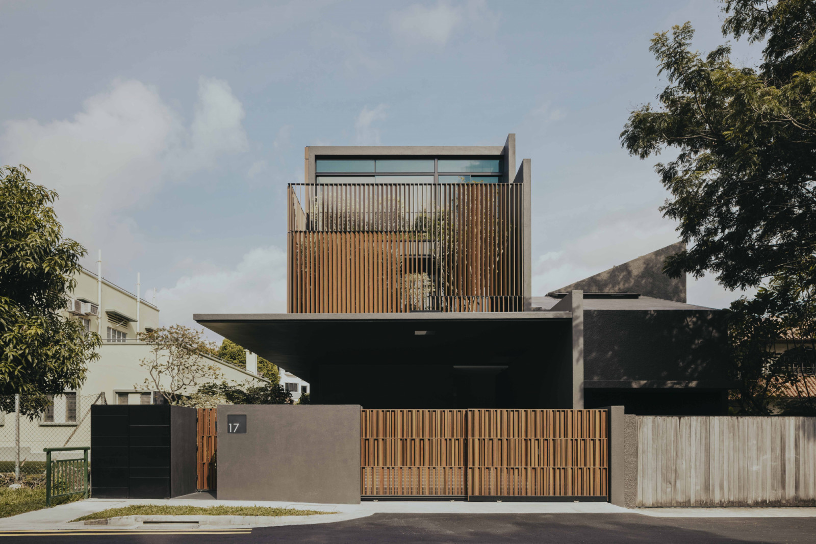 Flanked by neighbouring homes, the project presented a fundamental challenge: to create a private urban sanctuary that remains open