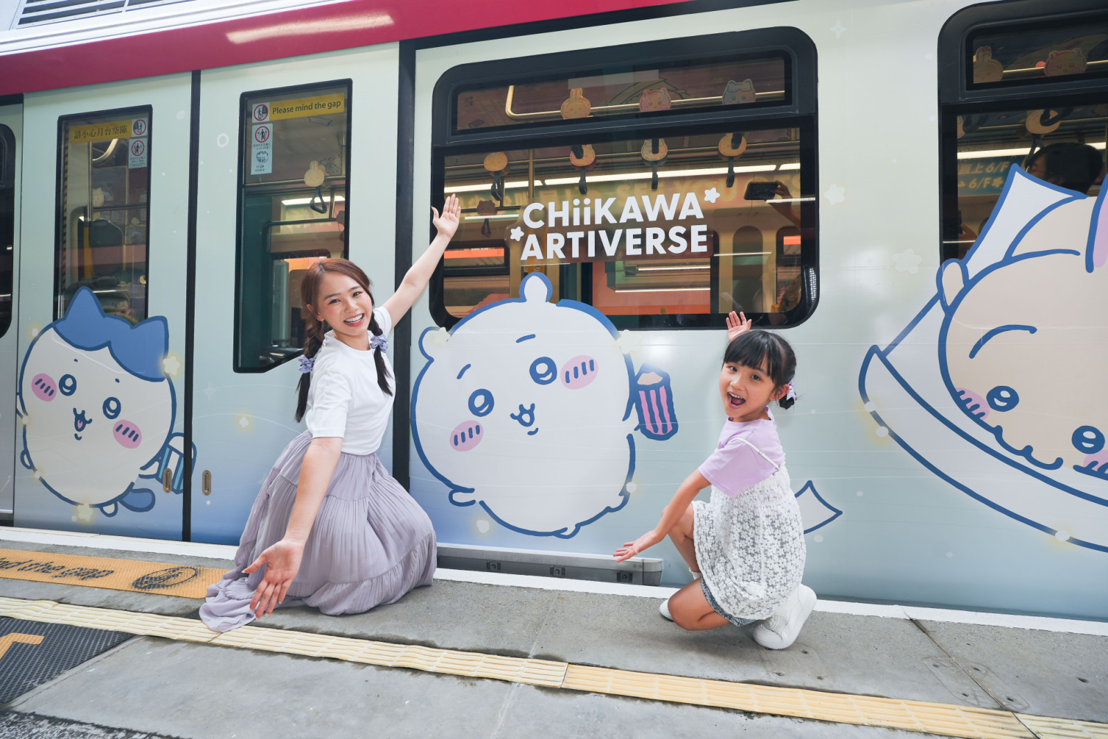 Visitors pose by a Chiikawa Artiverse train in Hong Kong. (Photo: courtesy of Chiikawa Artiverse)
