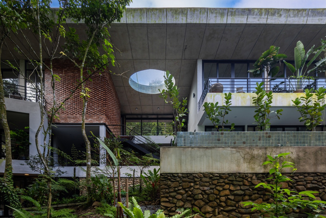 Rainforest Residence by Choo Gim Wah Architect (Photo: Pixelaw Photography)