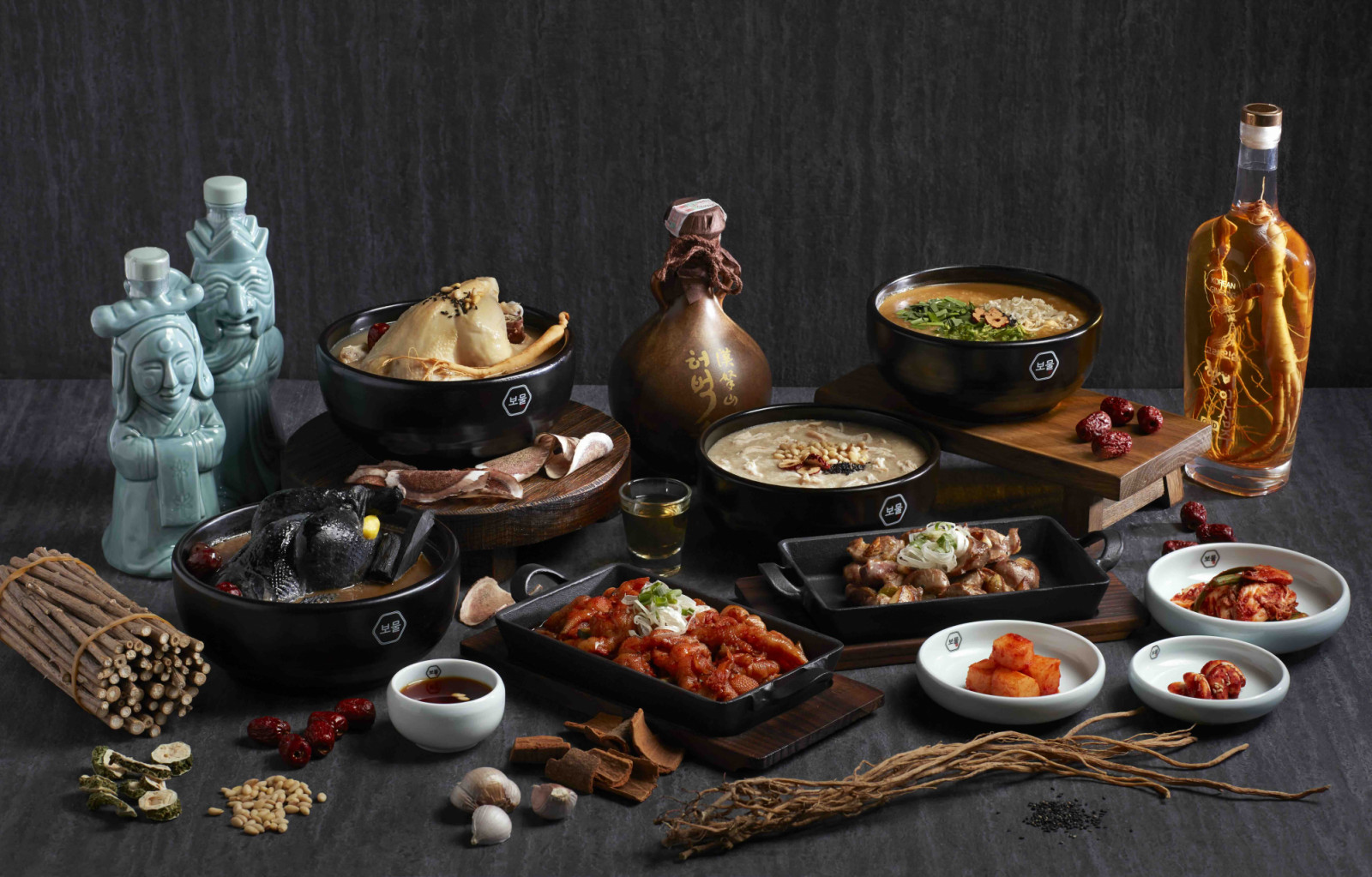 Bomul Samgyetang spread