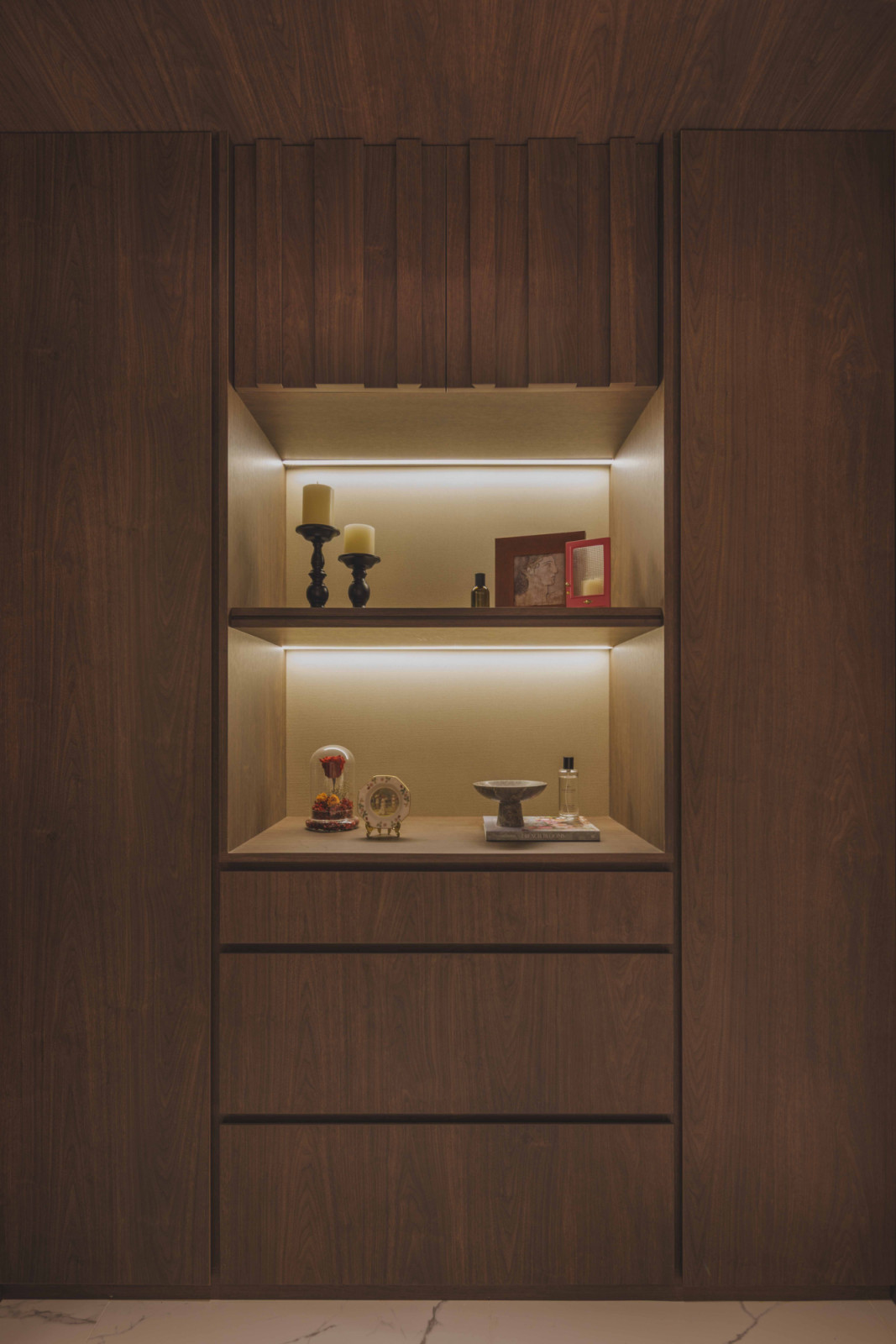 Another look at the entryway, adorned with various objects from the owners’ collections