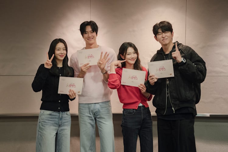 Shin Hae-sun and Na In-woo swap bodies for one hour each day in Netflix’s ‘Love O’Clock’ (Photo: Netflix)