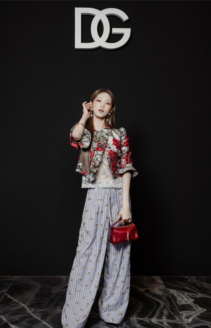 Lee Sung-kyung wears a floral Dolce & Gabbana jacket and striped trousers.