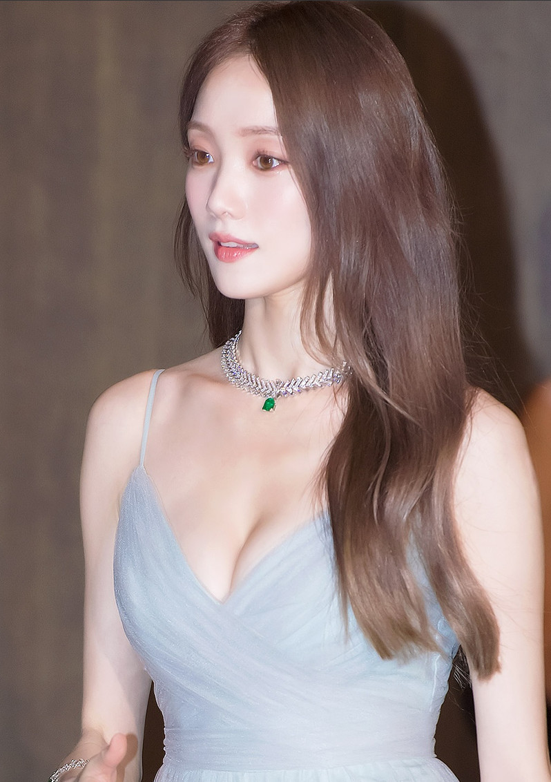 Lee Sung-kyung, actress and model, graces an event in a light blue gown paired with a striking diamond and emerald necklace.