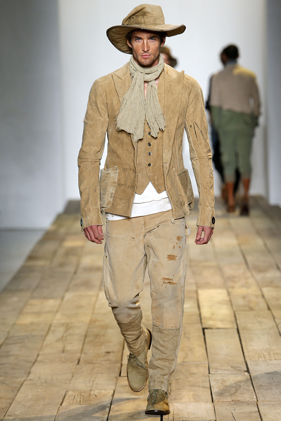 NEW YORK, NY - JULY 15: (BRAZIL OUT, NEW YORK TIMES OUT, UK VOGUE OUT) A model walks the runway during the Greg Lauren show at New York Fashion Week: Men's S/S 2016 at Skylight Clarkson Sq on July 15, 2015 in New York City. (Photo by Victor VIRGILE/Gamma-Rapho via Getty Images)