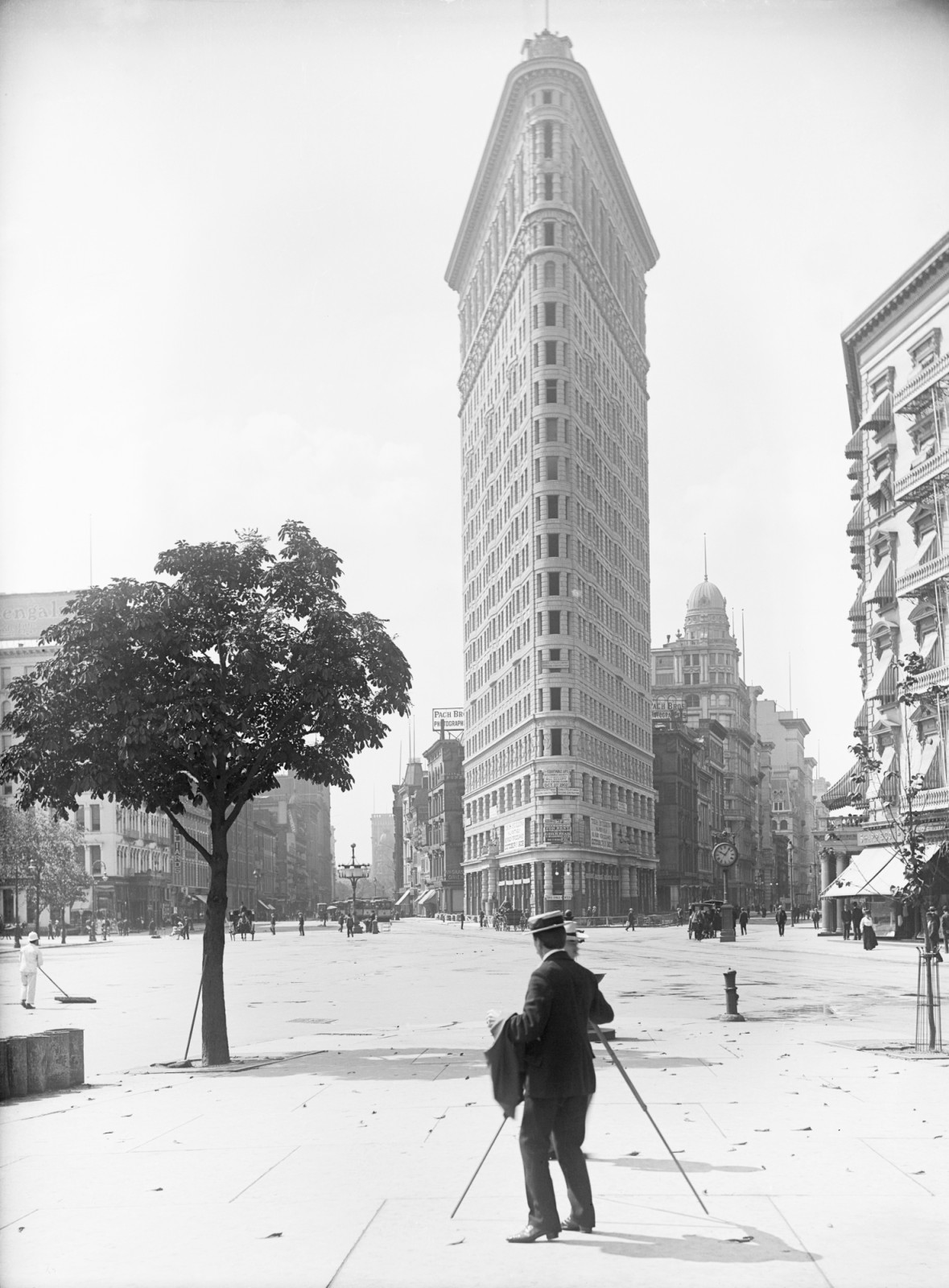 Photographer in front of the Flatiron building, New York City. Photograph C.1902. BPA#2 3676 (Photo by �� Photo Collection Alexander Alland, Sr./CORBIS/Corbis via Getty Images)