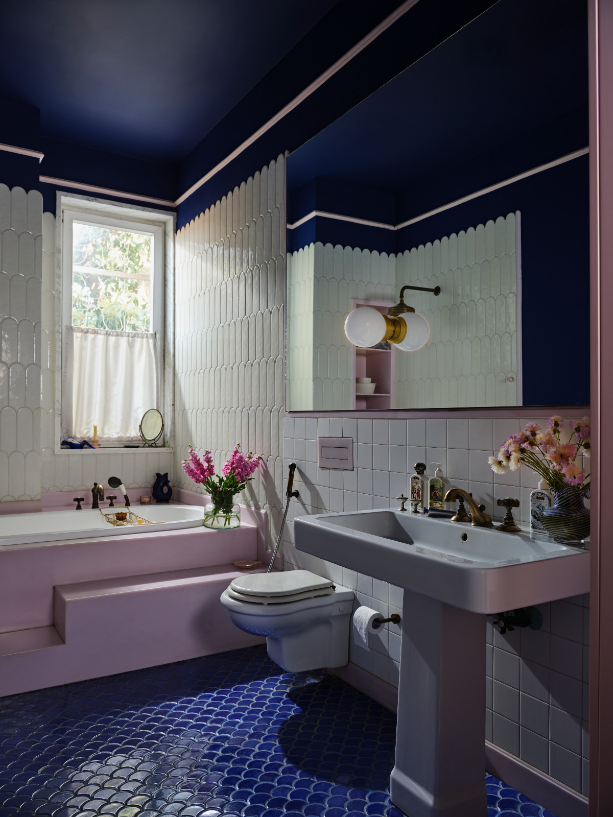 The bathroom of a Meerut, India home designed by Sian Architects
