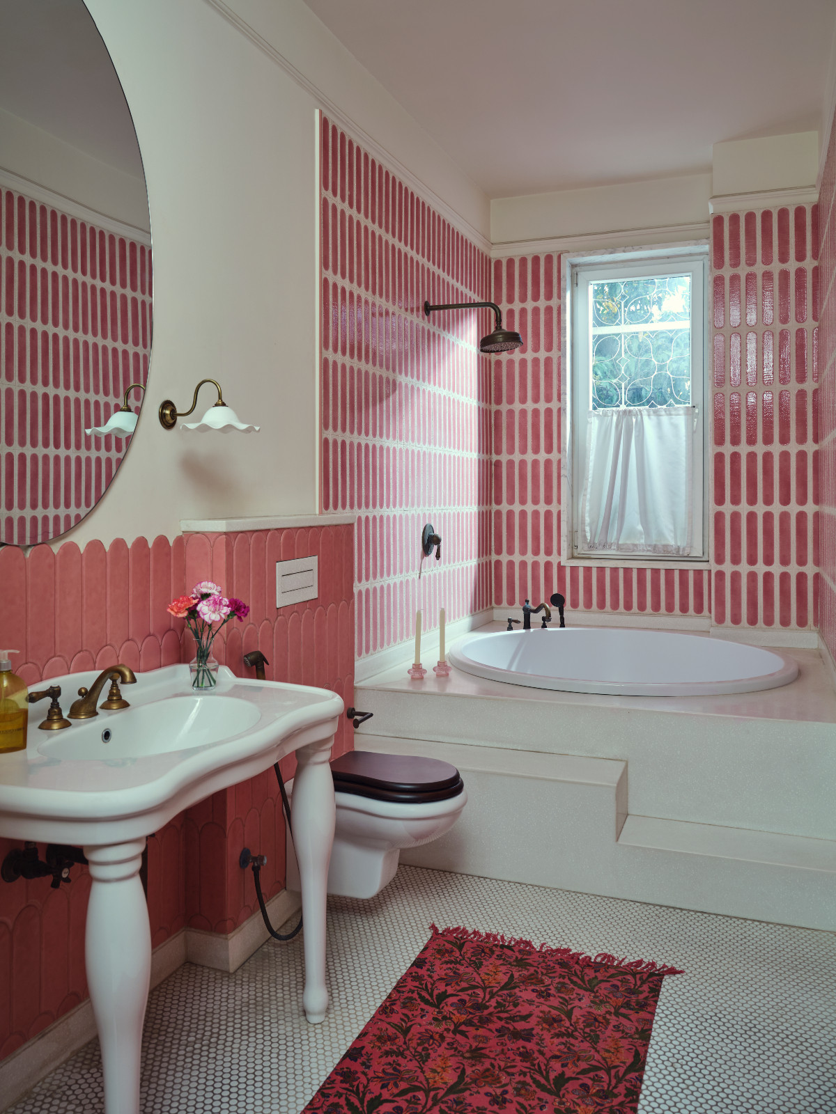 The bathroom of a Meerut, India home designed by Sian Architects