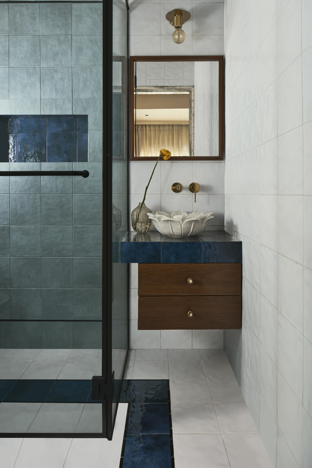 The bathroom in an Art Deco home by The Last Goldfish in Mumbai, India