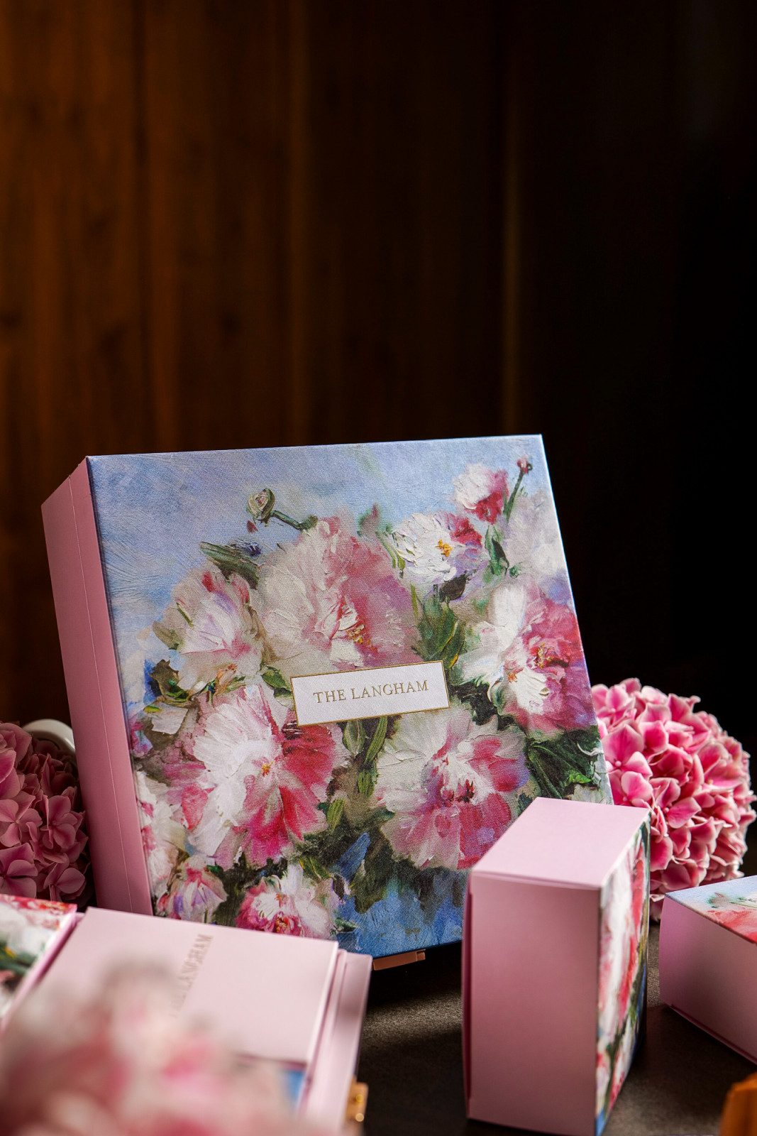 Inspired by the beauty of the peony, The Langham, Jakarta's Mid-Autumn Mooncake Collection celebrates the flower as a cherished symbol of prosperity, happiness, and grace.