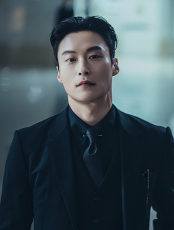 Heo Nam-jun as violent crime boss son Kim Sang-hyuk in ENA legal thriller Your Honor