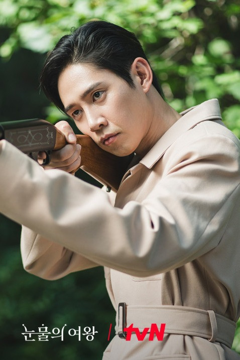 Park Sung-hoon as calculating antagonist Yoon Eun-sung in tvN hit drama Queen of Tears