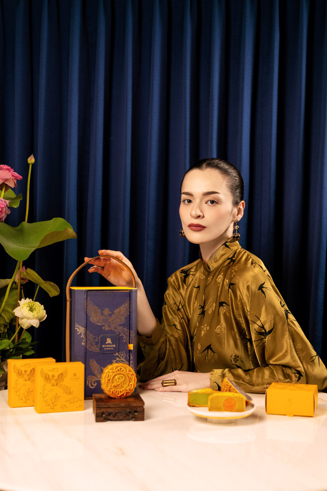 The St. Regis Jakarta's Luminous Mid-Autumn mooncakes collection
