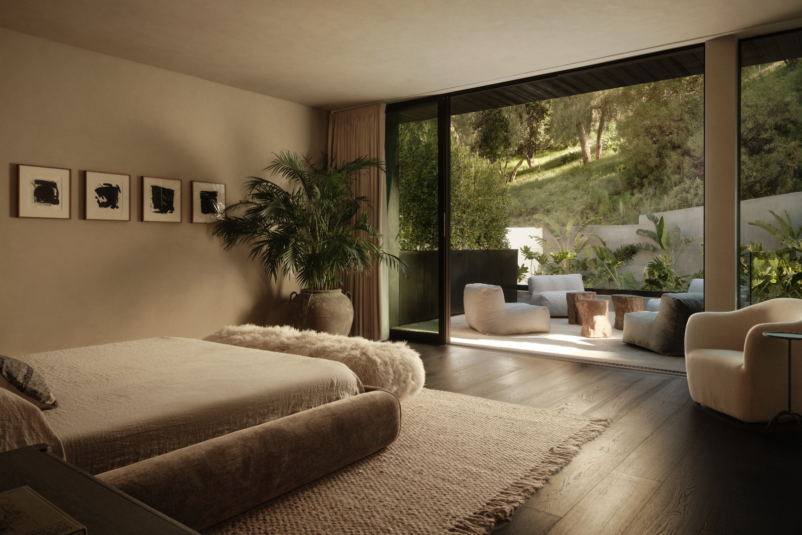 The bedroom of a Los Angeles home by SLS Properties